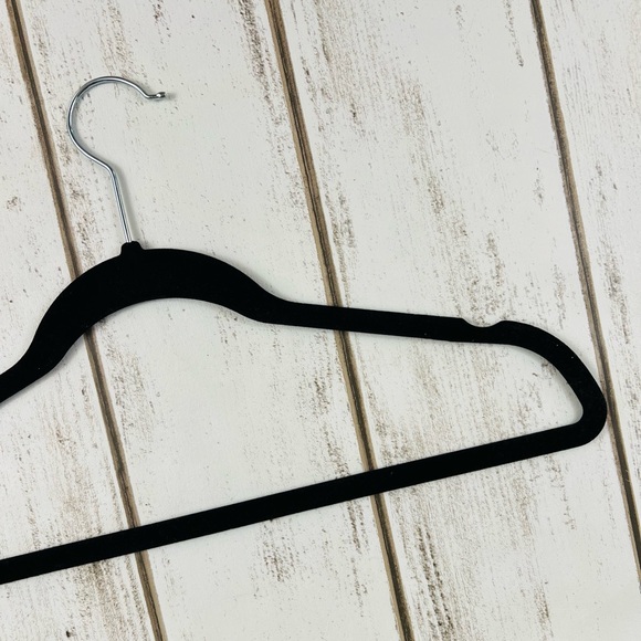 Berkley Jensen 35 Black Velvet Non Slip Hangers - Picture 6 of 6